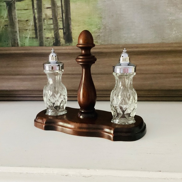 Vintage Glass Salt Pepper Shakers Set Wooden Stand Cottagecore Rustic MCM - Picture 10 of 11